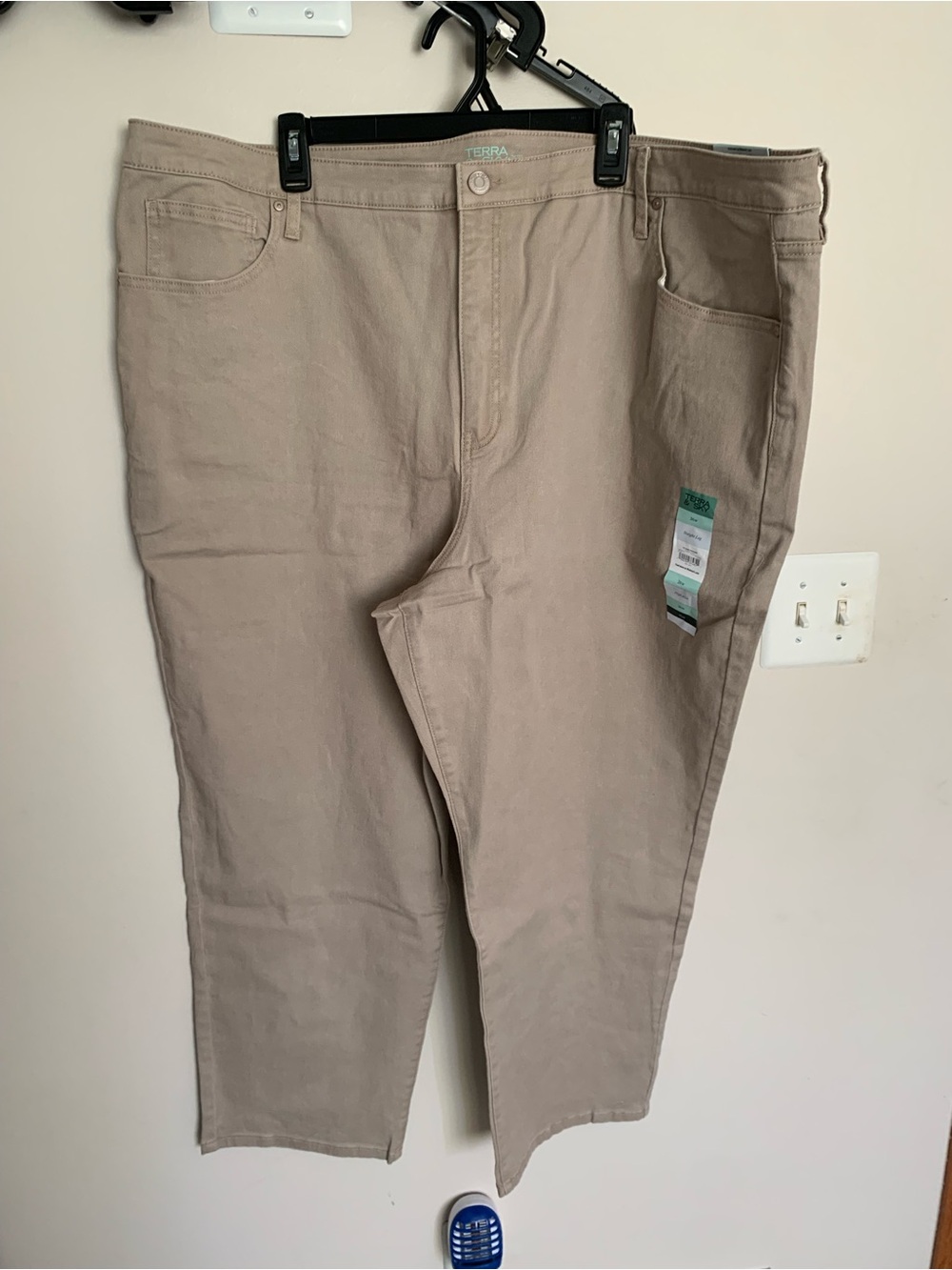 New woman’s Terra & Sky Straight Leg Pants in Taupe Beige. Size 26W